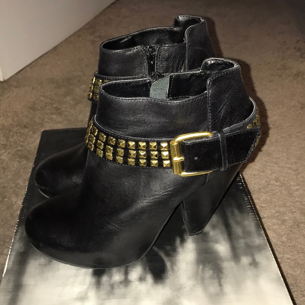 Boots - Picture 2 of 6